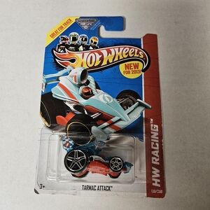 Tarmac Attack Toy Car -‎ Blue and Red 2013 Hot Wheels #130 HW Racing-Track Ace